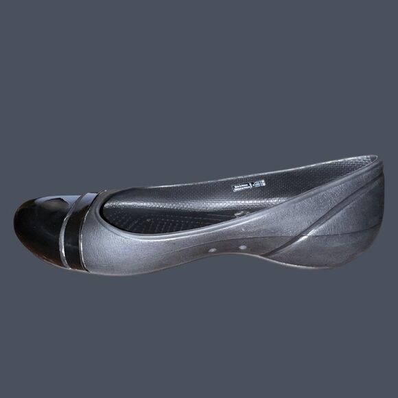 Women’s Black Crocs Cap Toe Shiny Flats Size 8 - Picture 3 of 6